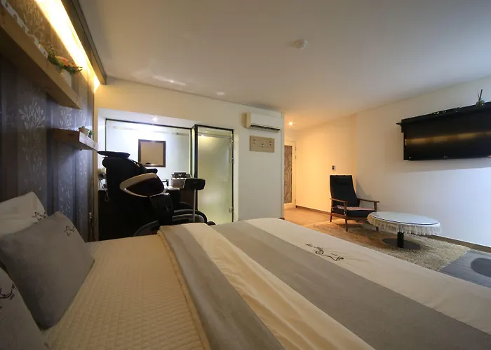 Busan H-Avenue Hotel Seomyeon Station